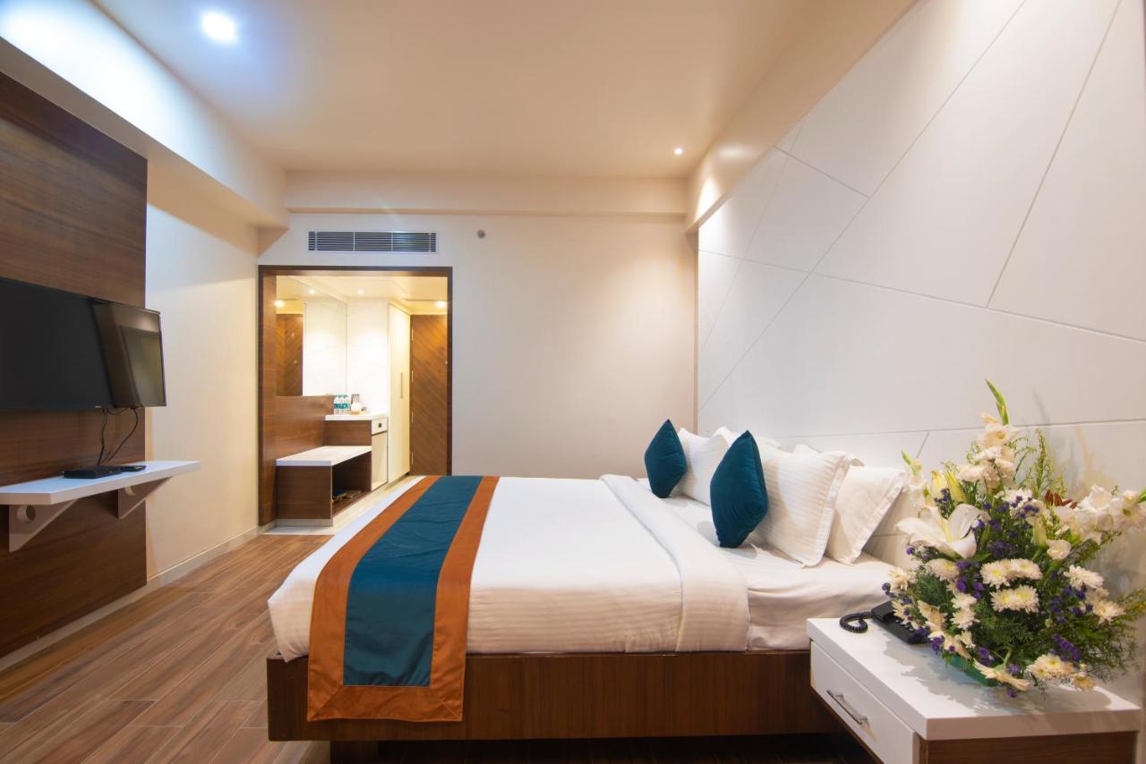Zion - A Luxurious Hotel Bangalore Exterior foto