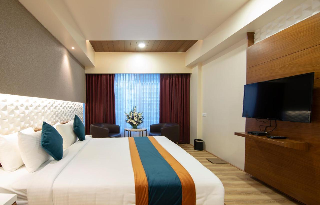 Zion - A Luxurious Hotel Bangalore Exterior foto