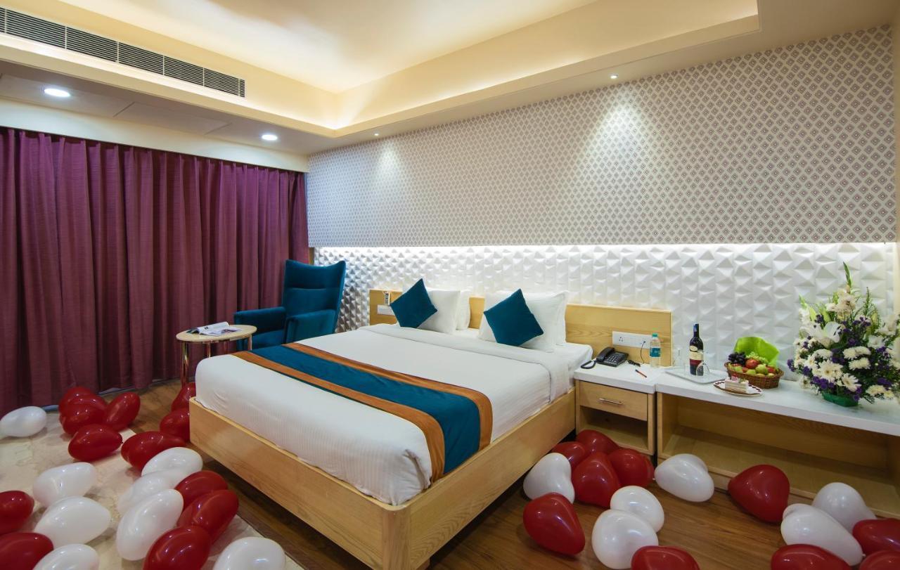 Zion - A Luxurious Hotel Bangalore Exterior foto