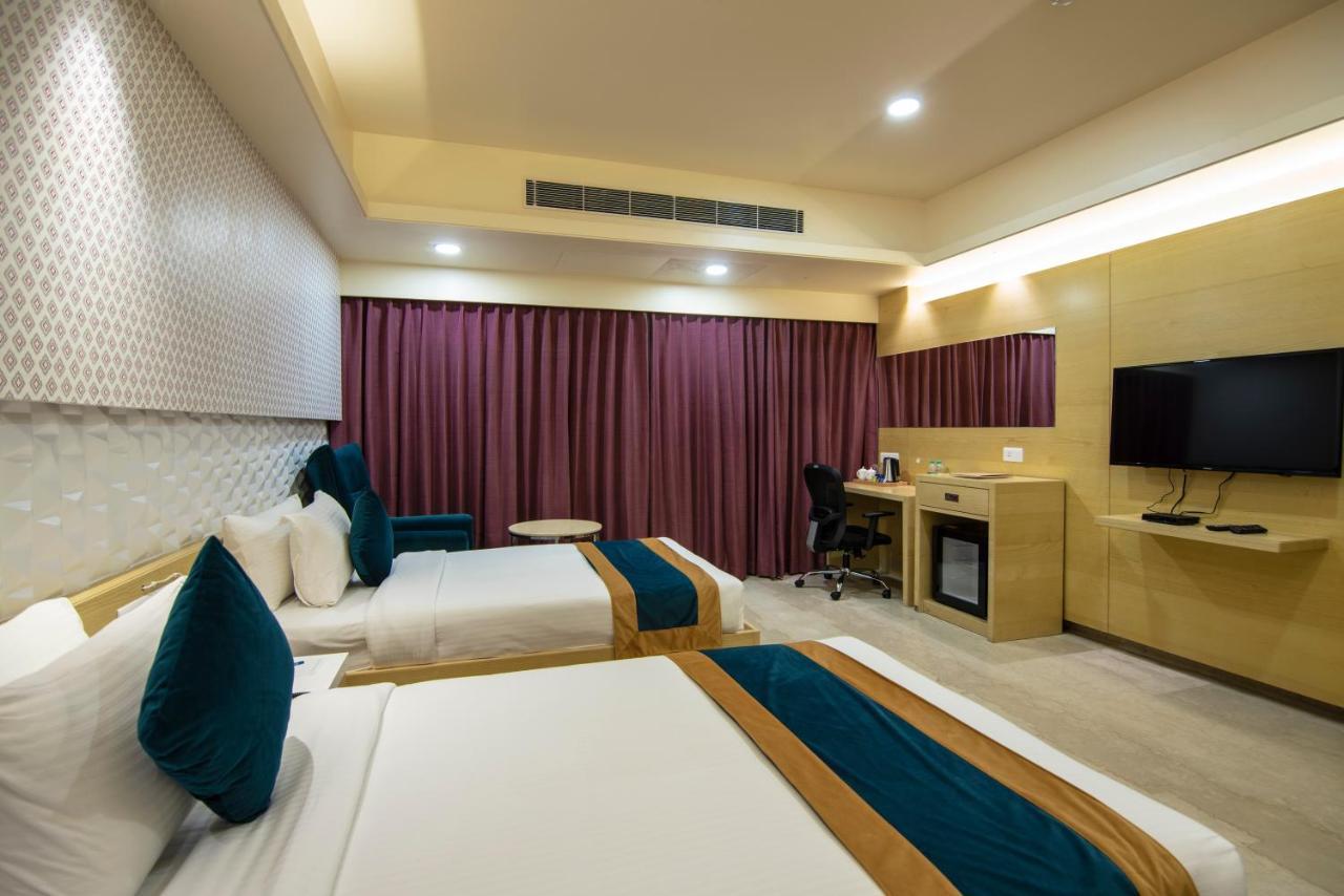 Zion - A Luxurious Hotel Bangalore Exterior foto