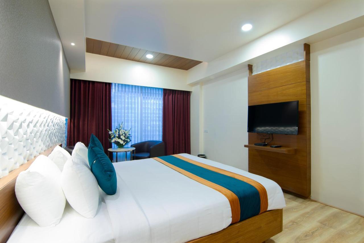 Zion - A Luxurious Hotel Bangalore Exterior foto